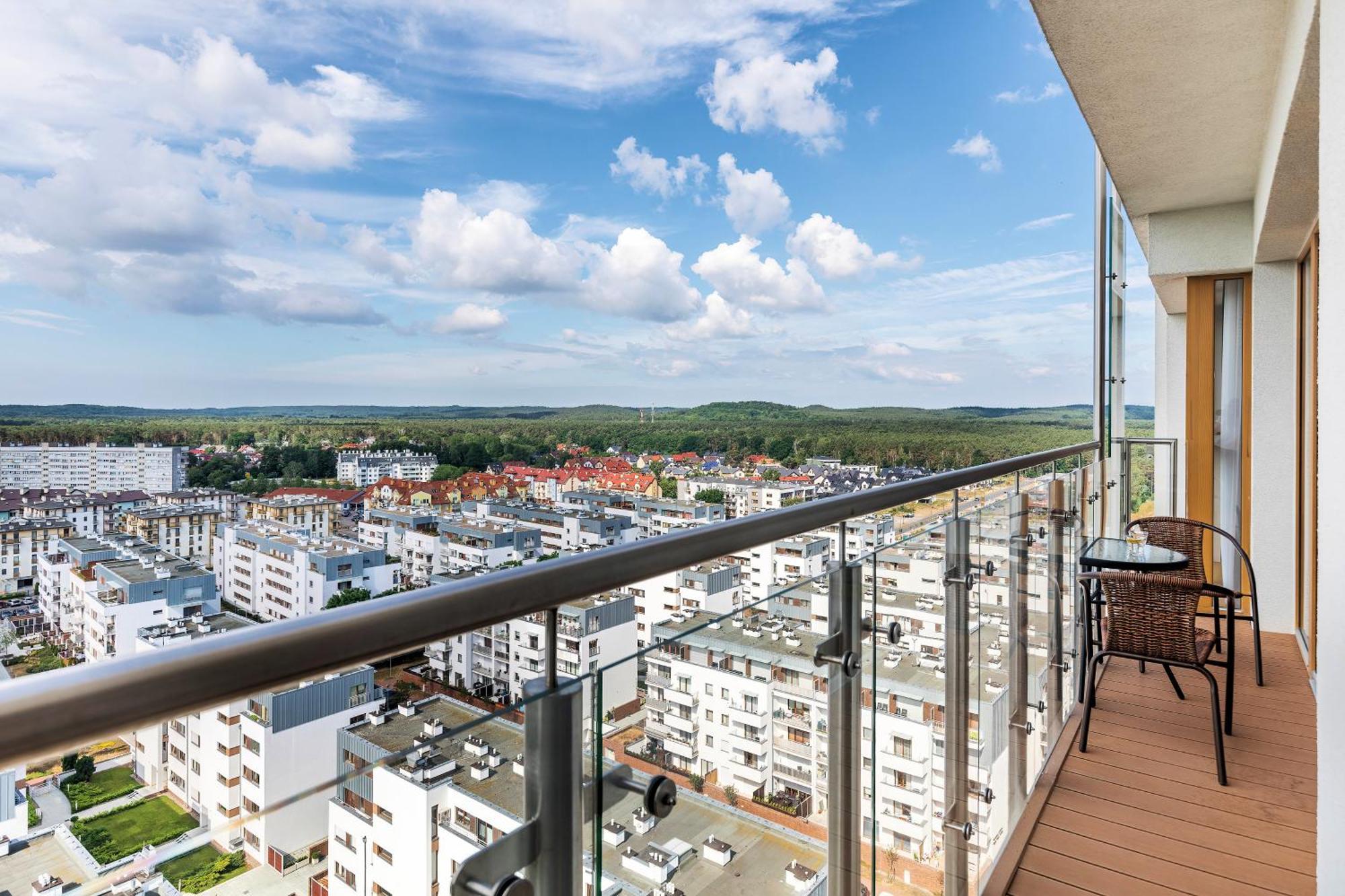 Platan Tower Baltic & More Apartments ชวีโนวิชแจ ภายนอก รูปภาพ